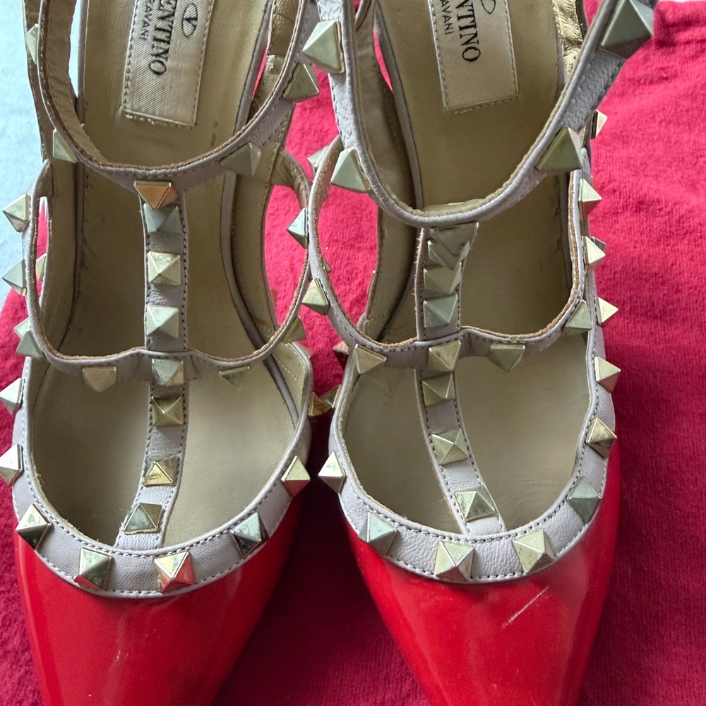 Valentino Garavani Red Patent Rockstud T-Strap Pumps with Nude Trim with bag - Picture 4 of 14